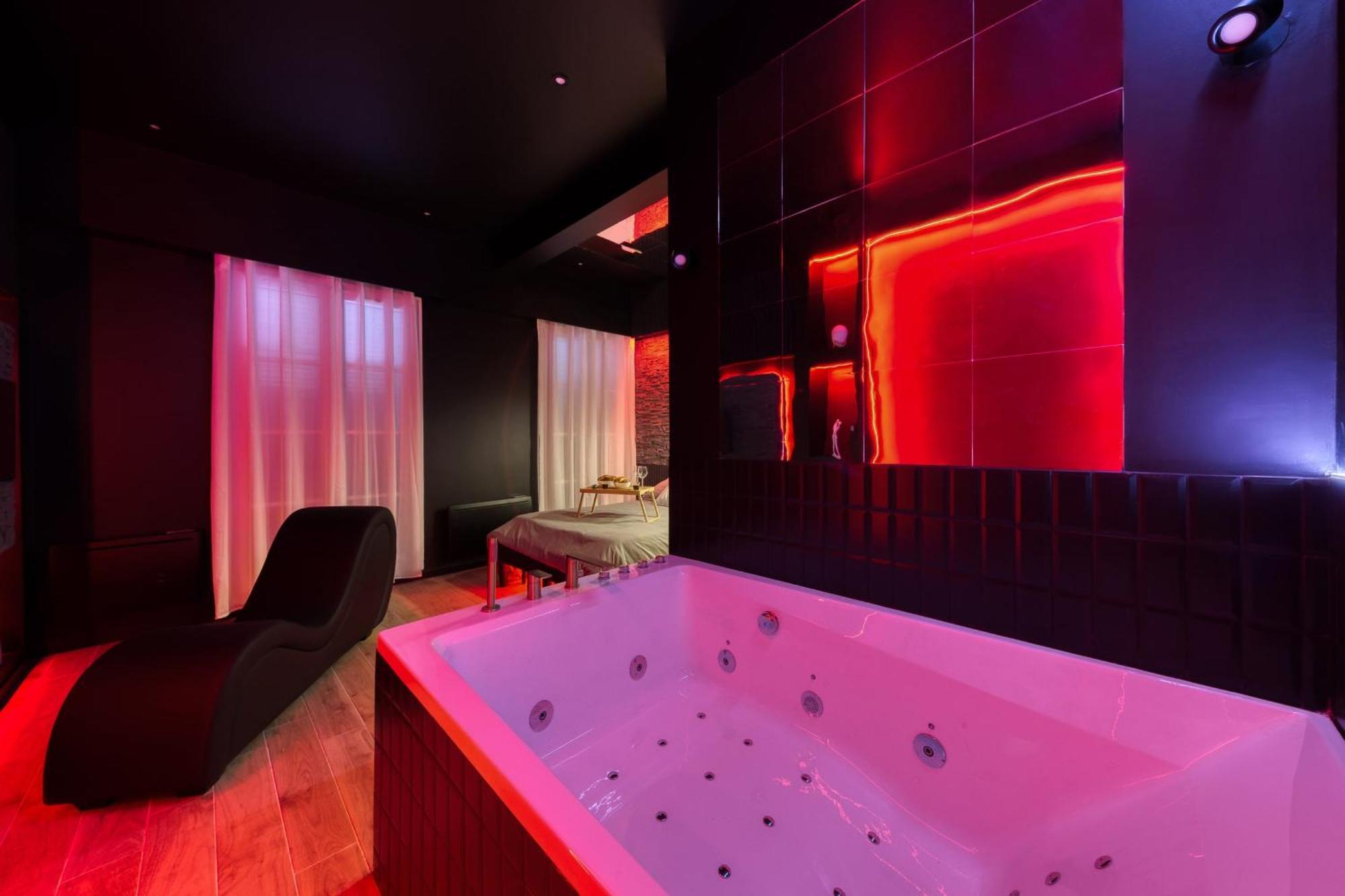 Suite Deluxe - Jacuzzi Melun Dış mekan fotoğraf