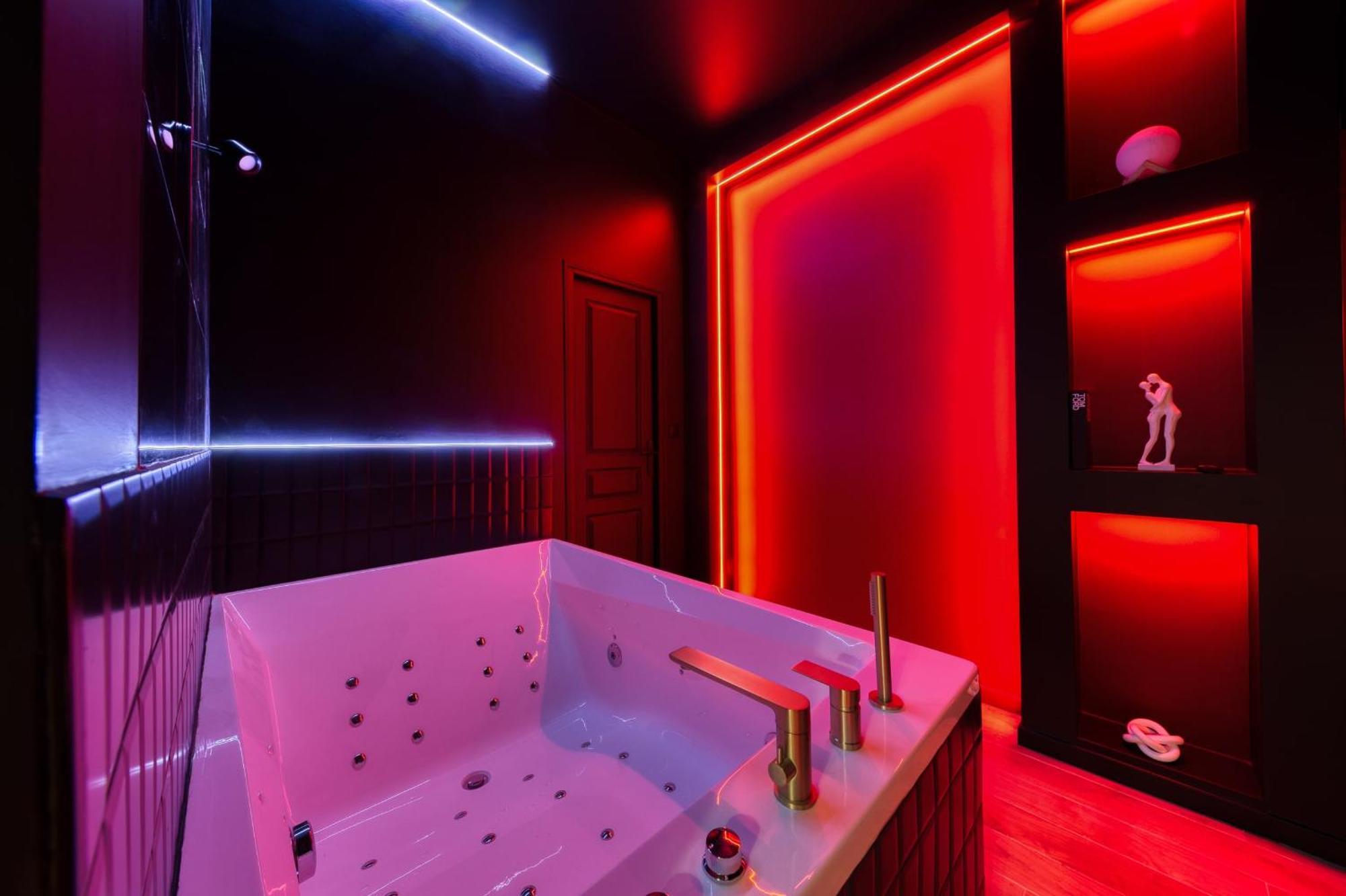 Suite Deluxe - Jacuzzi Melun Dış mekan fotoğraf