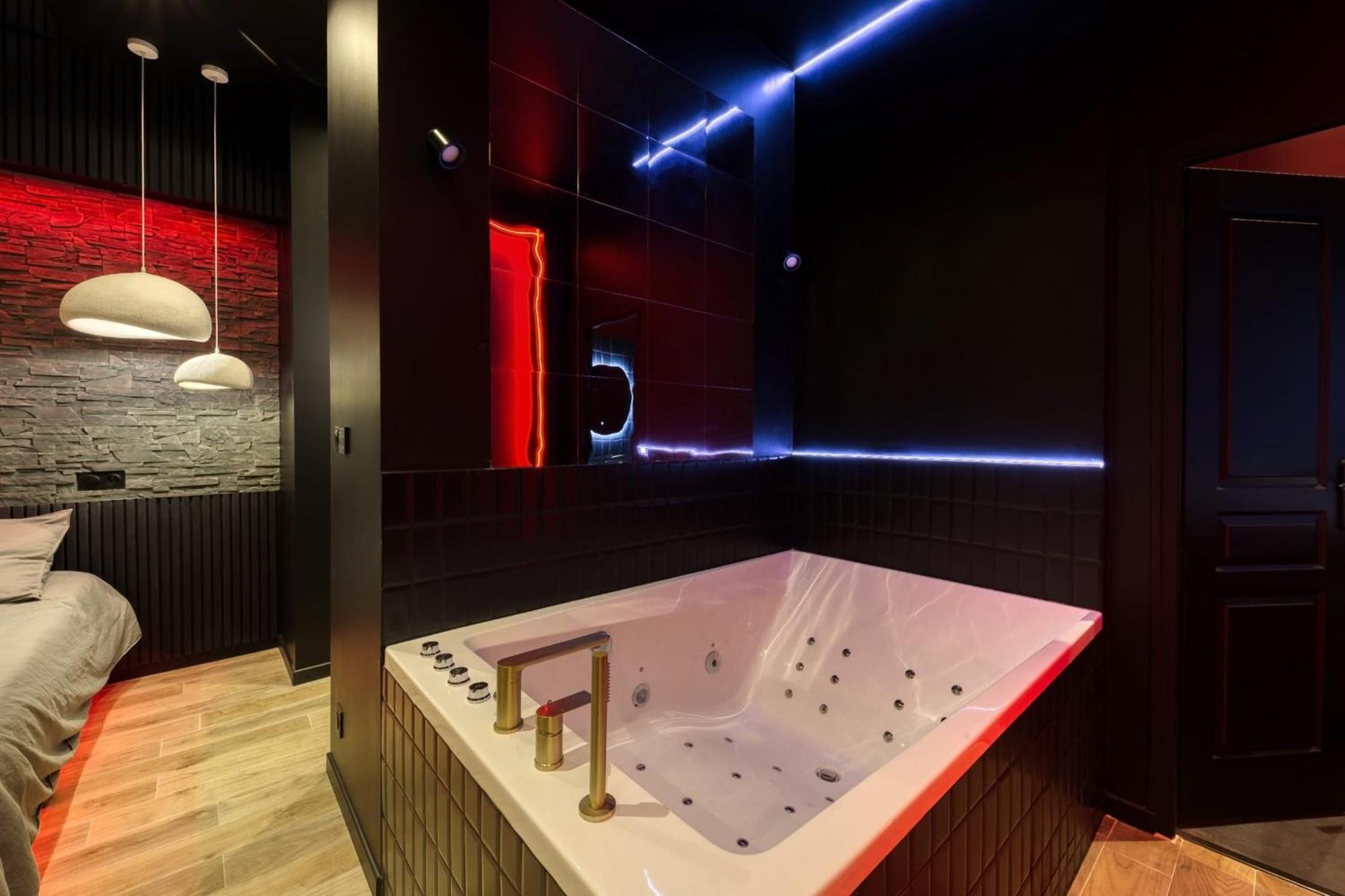 Suite Deluxe - Jacuzzi Melun Dış mekan fotoğraf